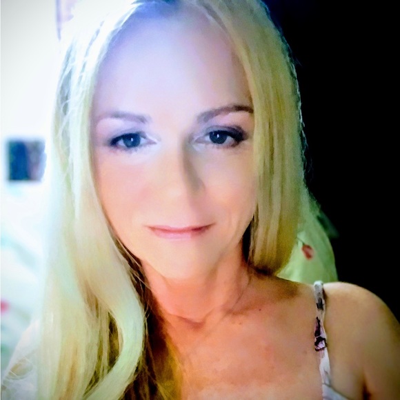 Meet your Posher - Picture 10 of 17